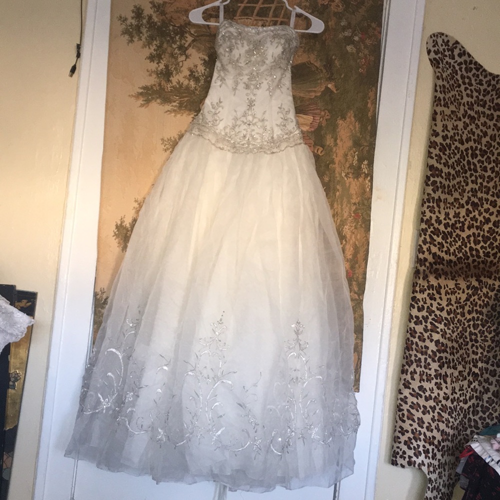 David bridal princess wedding dress beast 34 waist 28 , 60 inches long
